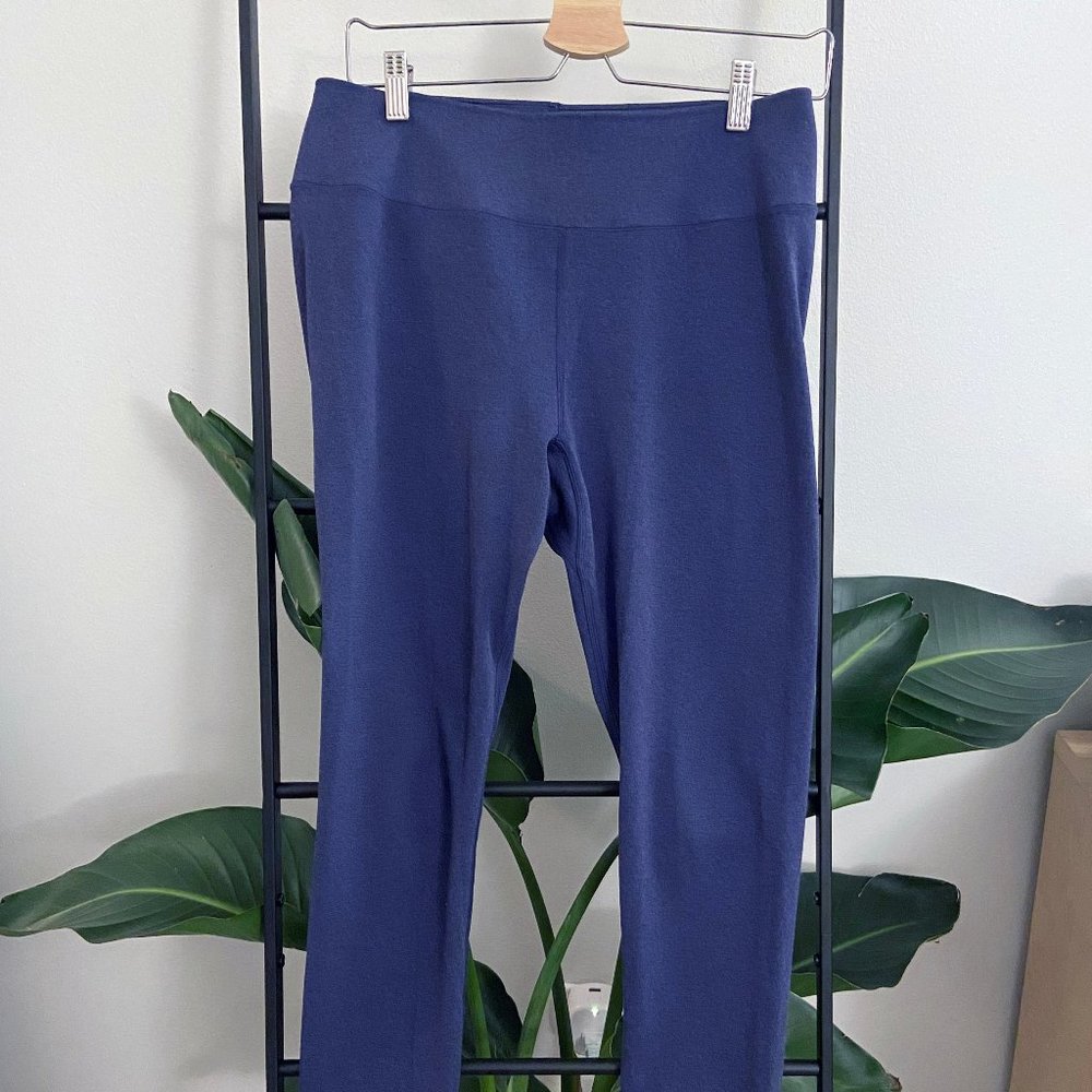 Uniqlo Airism soft leggings in Navy (women's L)